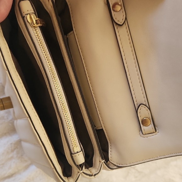 Tory Burch Cream Quilted Crossbody Bag with Gold Chain - Picture 3 of 8